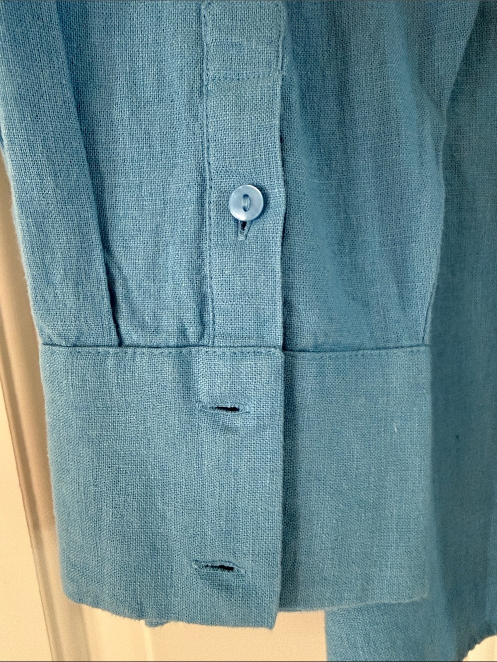 Abercrombie & Fitch womens  linen blue Button-Down Shirt - Picture 3 of 6